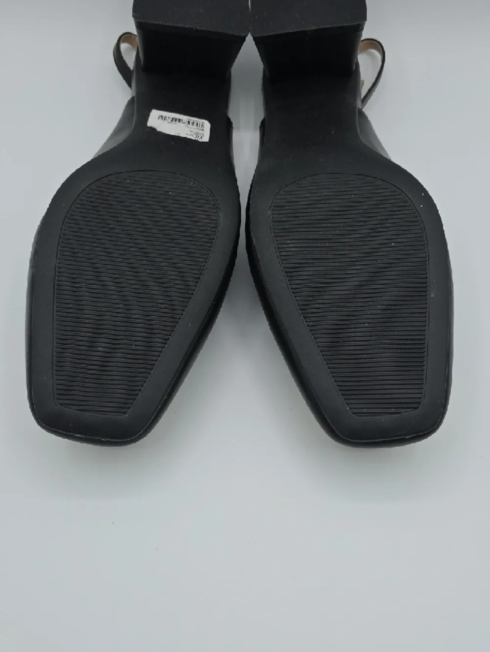 C Est. 1946 sophisticated black